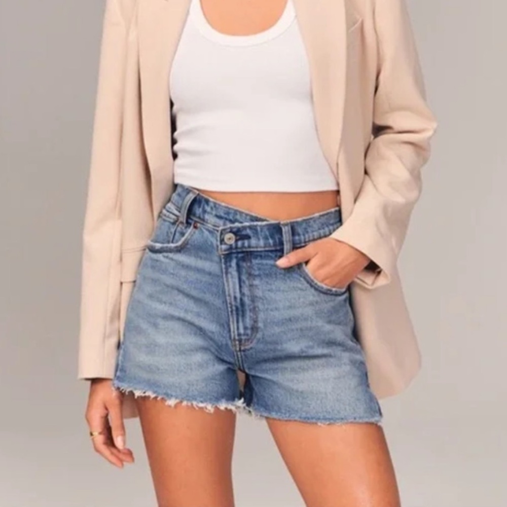 Abercrombie High Rise Mom Short